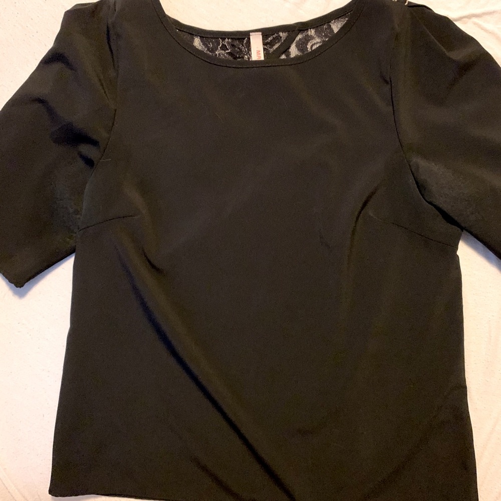 Back manito faux lace embellished blouse size M